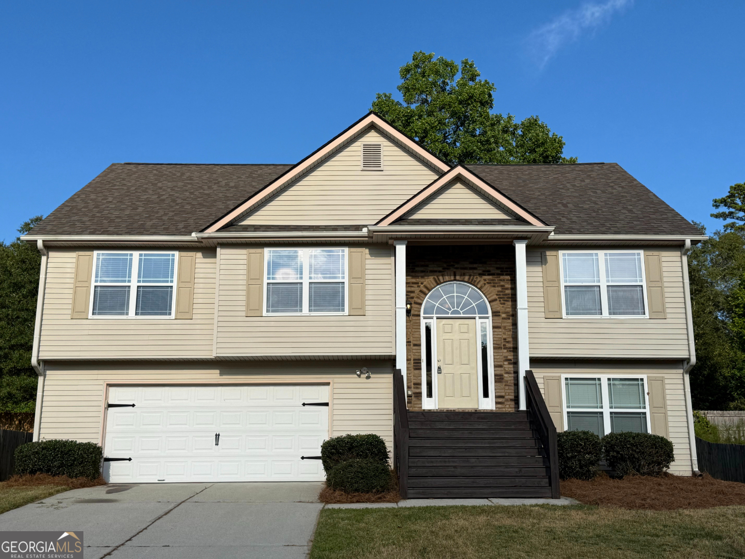 This move-in-ready 5-bedroom, 3-bathroom home features a bright and open floor plan. Best of all, it has BRAND NEW CARPET, NEW PAINT THROUGHOUT, AND NEW PAINT BOTH FRONT AND BACK DECKS, completed September 2025! The kitchen features stainless steel appliances and a breakfast area ideal for casual family meals. A separate, elegant dining room offers the perfect space for more formal gatherings. The large primary suite offers a private en-suite bath with a soaking tub and separate shower. The 4 additional bedrooms are spacious with nice closets. The 2 bedrooms on the main floor that can easily function as a guest suite, home office, or playroom, with additional full jack and Jill bath. The additional large living area on the main floor would prove to be perfect for a roommate or in-law set-up, providing privacy and comfort for everyone. Enjoy outdoor living on the covered patio overlooking a private backyard. Located in a friendly neighborhood minutes from Hwy 316, dining, shopping, and parks.