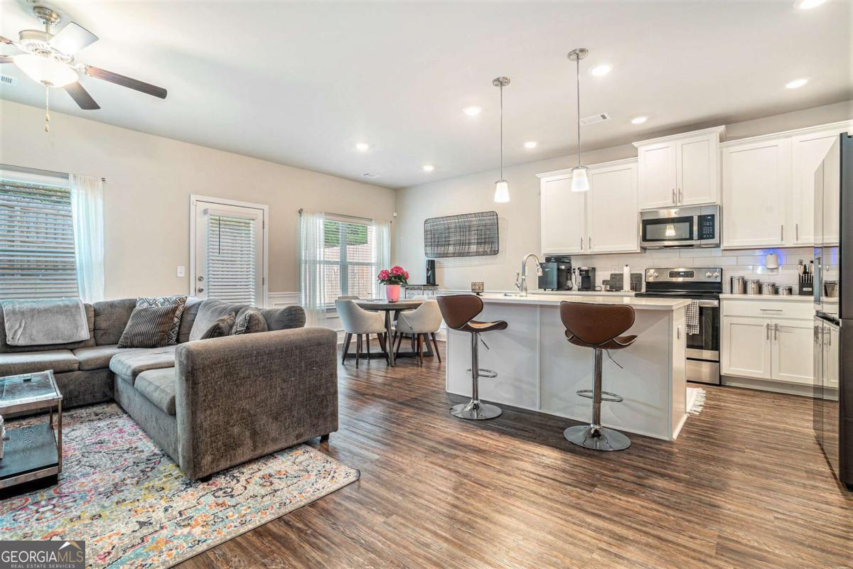 450 Rockfern CT