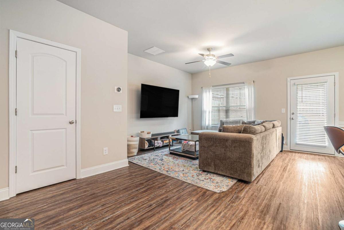 450 Rockfern CT