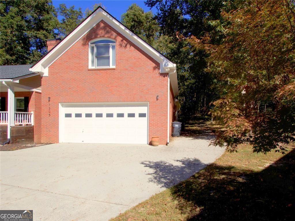 1305 Fontainebleau CT NE