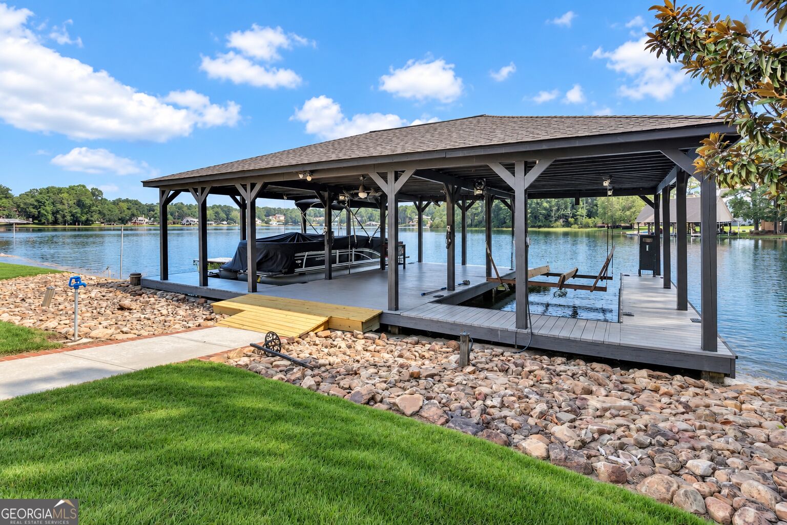 2880 Emerald DR