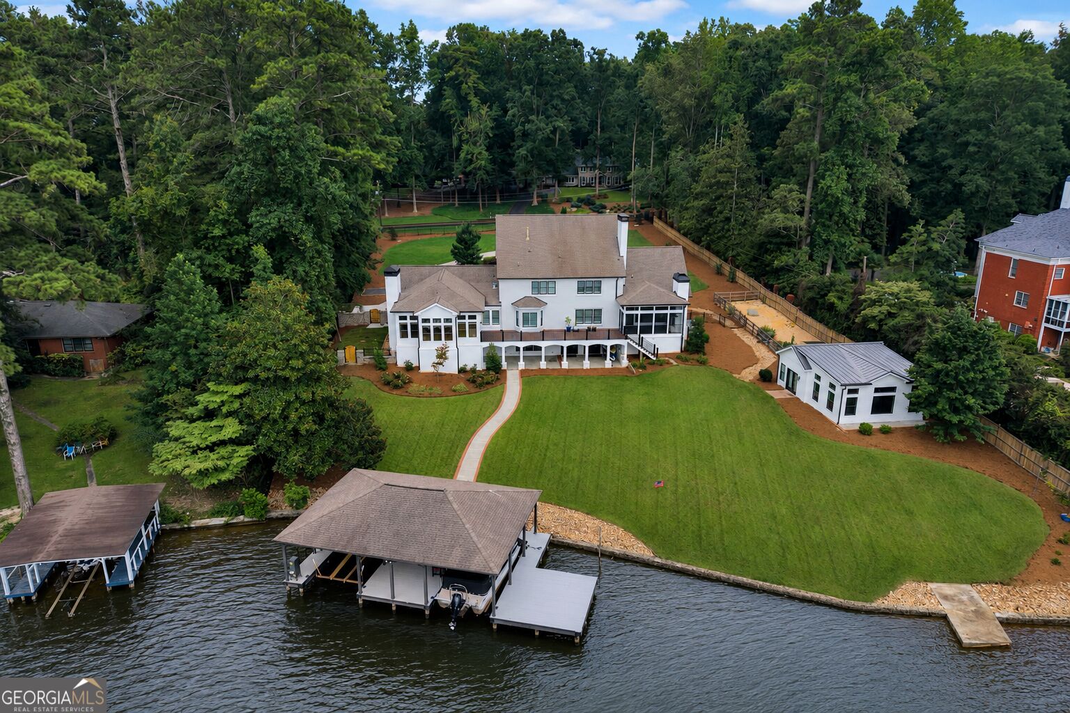 2880 Emerald DR
