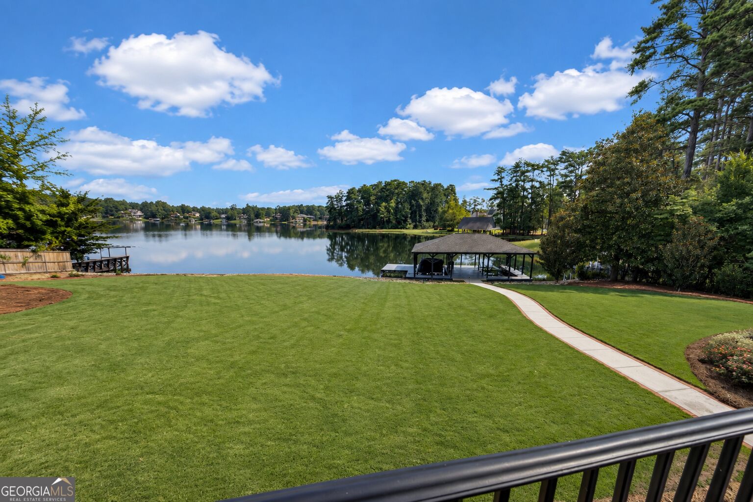 2880 Emerald DR