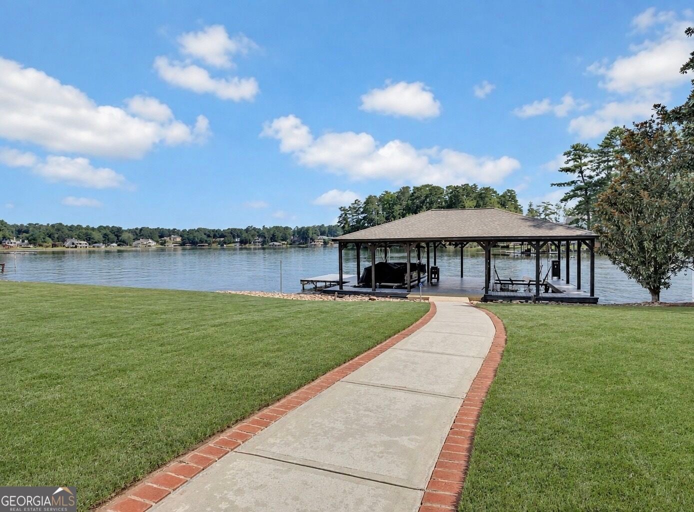 2880 Emerald DR