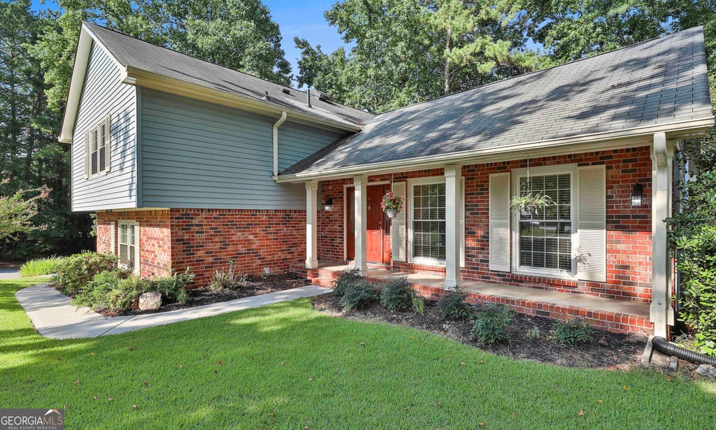Photo of 201 Lanyard Loop, Peachtree City, GA 30269 (MLS # 10849877)