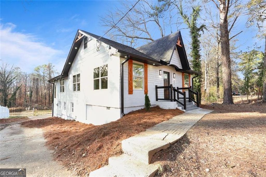 Photo of 1841 CHILDRESS Dr, Atlanta, GA 30311 (MLS # 10661553)