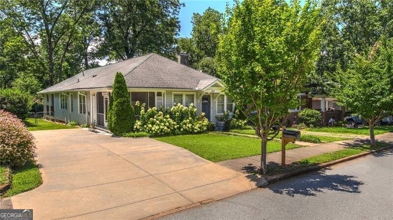 Photo of 262 Murray Hill Avenue NE, Atlanta, GA 30317 (MLS # 10809941)