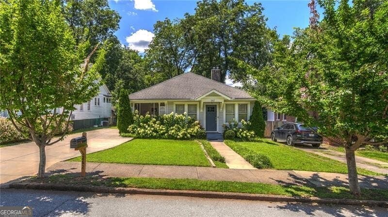 Photo of 262 Murray Hill Avenue NE, Atlanta, GA 30317 (MLS # 10809941)