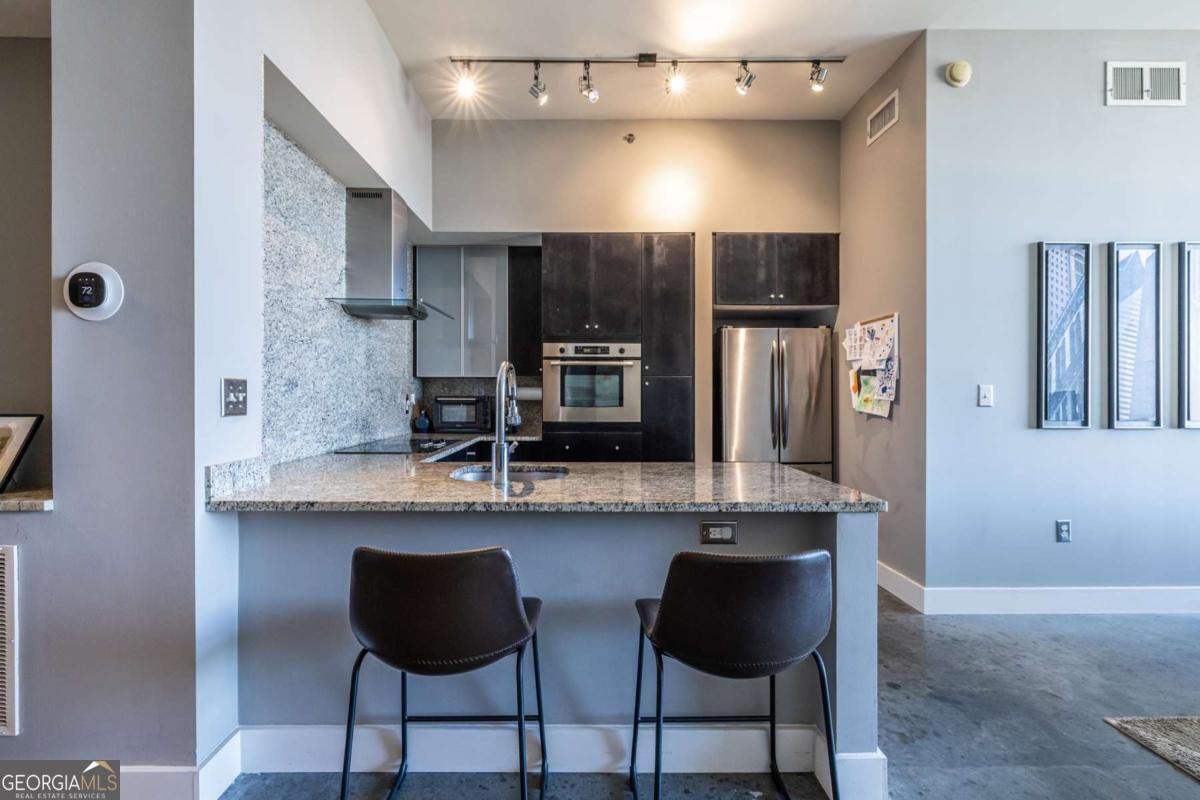 130 Arizona AVE NE 302