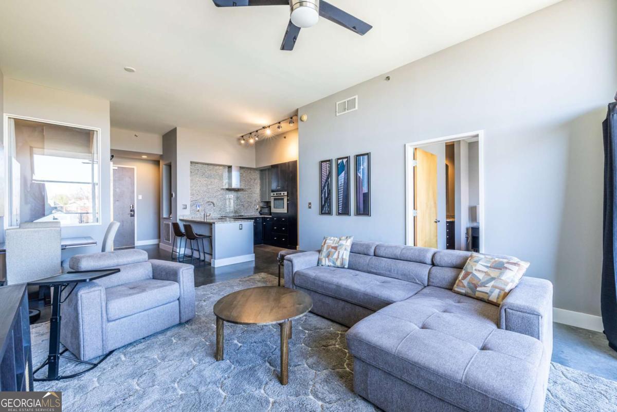 130 Arizona AVE NE 302