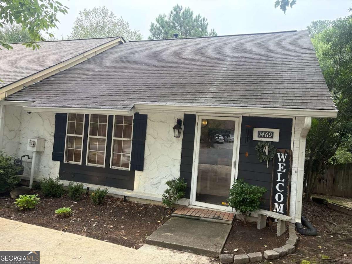 JUST IMPROVED AN UNBEATABLE PRICE! GREAT LOCATION - just a quick drive to Marietta Square, Cheatham Hill Trailhead, and Kennesaw Mountain for great hikes. Walking distance to Jim R. Miller Park. Hurry! Don't miss this one! Spacious 2 bedroom / 2.5 bath townhome with roommate floor plan. End unit with large, fenced yard. HVAC serviced this year! Newer roof. Tucked away in a cul-de-sac in a sought-after community. This home offers a perfect opportunity for you to make it your own with needed cosmetic enhancements. Bright living room with vaulted ceilings has a decorative floor-to-ceiling stone fireplace and built-in bookshelves. Galley kitchen features white cabinets and a breakfast bar, which overlooks another spacious family area/dining room. French doors open to a vaulted outdoor living area overlooking private backyard.