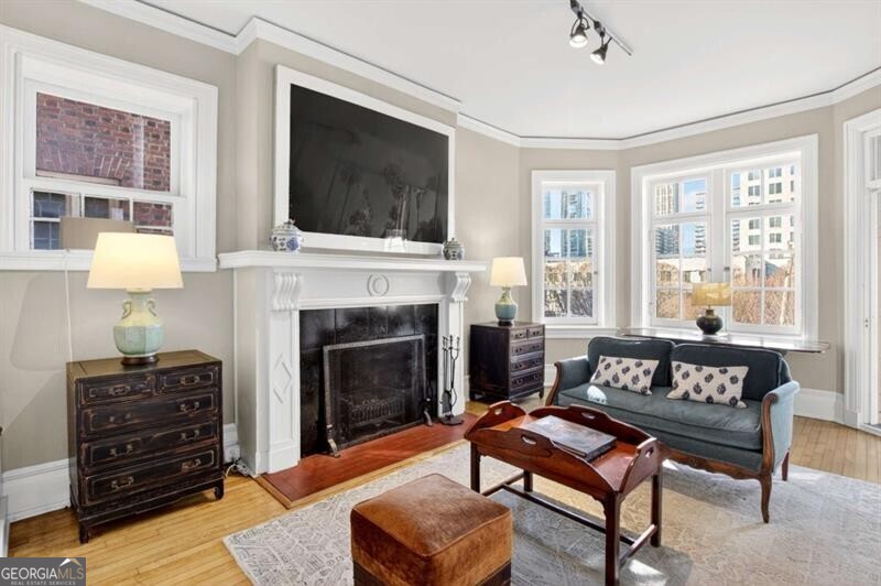 81 Peachtree PL NE 6