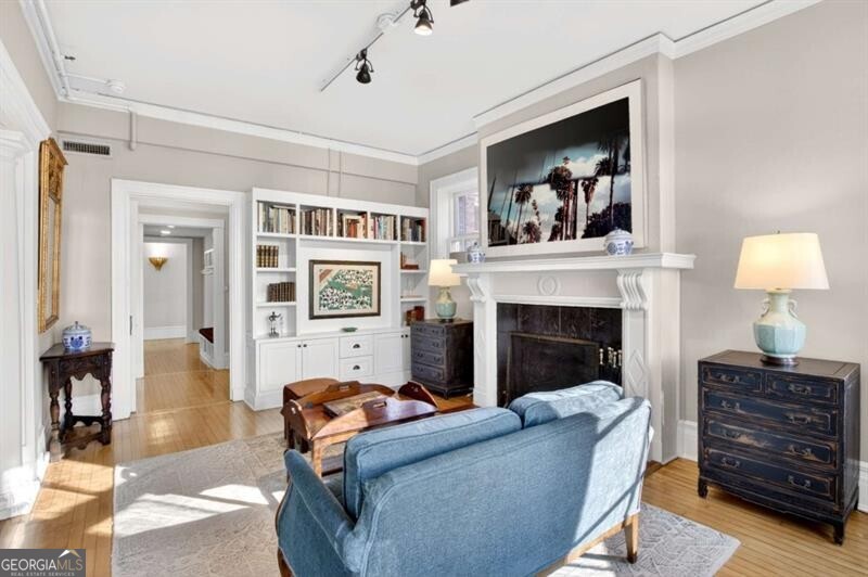 81 Peachtree PL NE 6