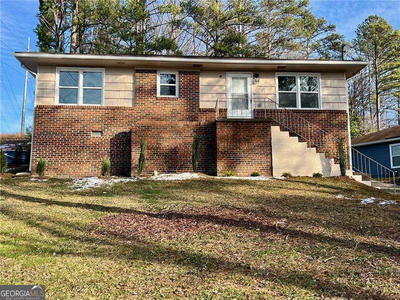 A Marietta City gem! A beautifully, renovated 2 BR, 2 Full Bath bungalow, located minutes from Marietta Square, and a short drive to The Battery, and conveniently located off Cobb Parkway. NO HOA! Interior has been completely renovated with new electrical, windows, flooring, light fixtures, kitchen and baths! Light and bright Living/Dining area with vaulted ceiling! Deck in backyard, perfect for grilling out in warmer weather. Great corner lot with plenty of parking on 2 sides of property. Tenant responsible for utilities and lawn maintenance. Small pet welcome on a case by case basis. One month security deposit required.