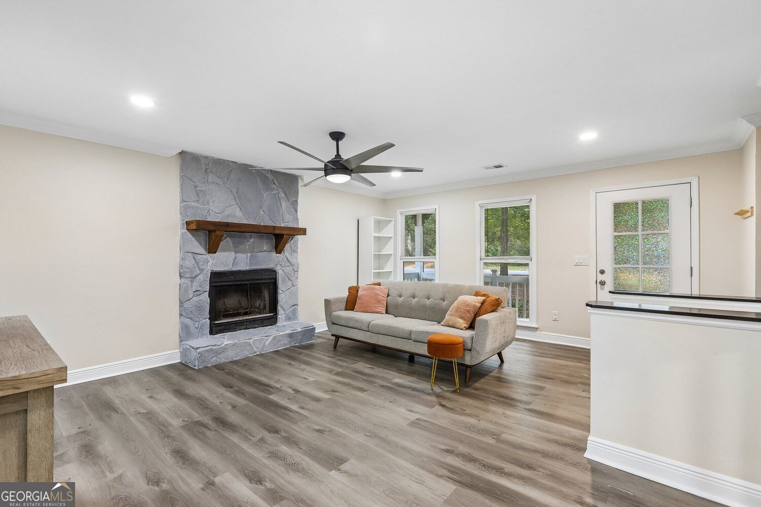 723 Jockey LN