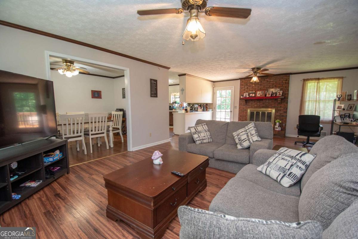 128 Robinhood DR
