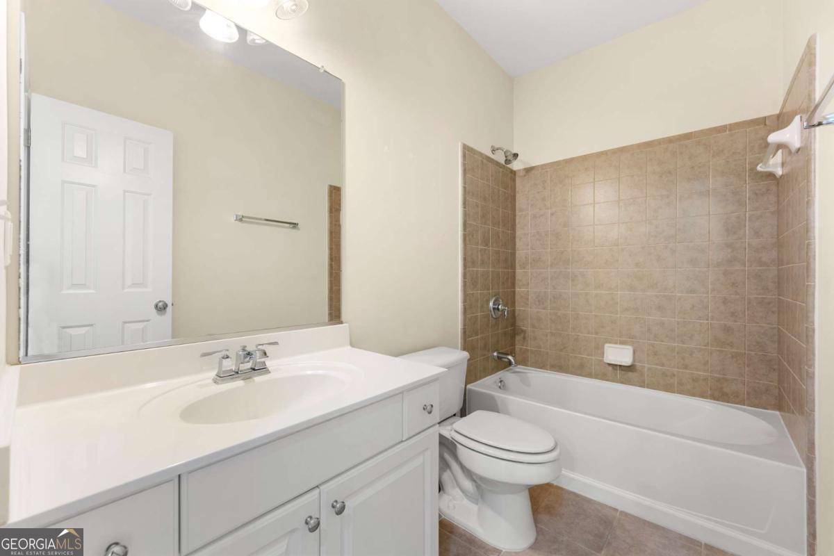 Lakefield Manner - Residential