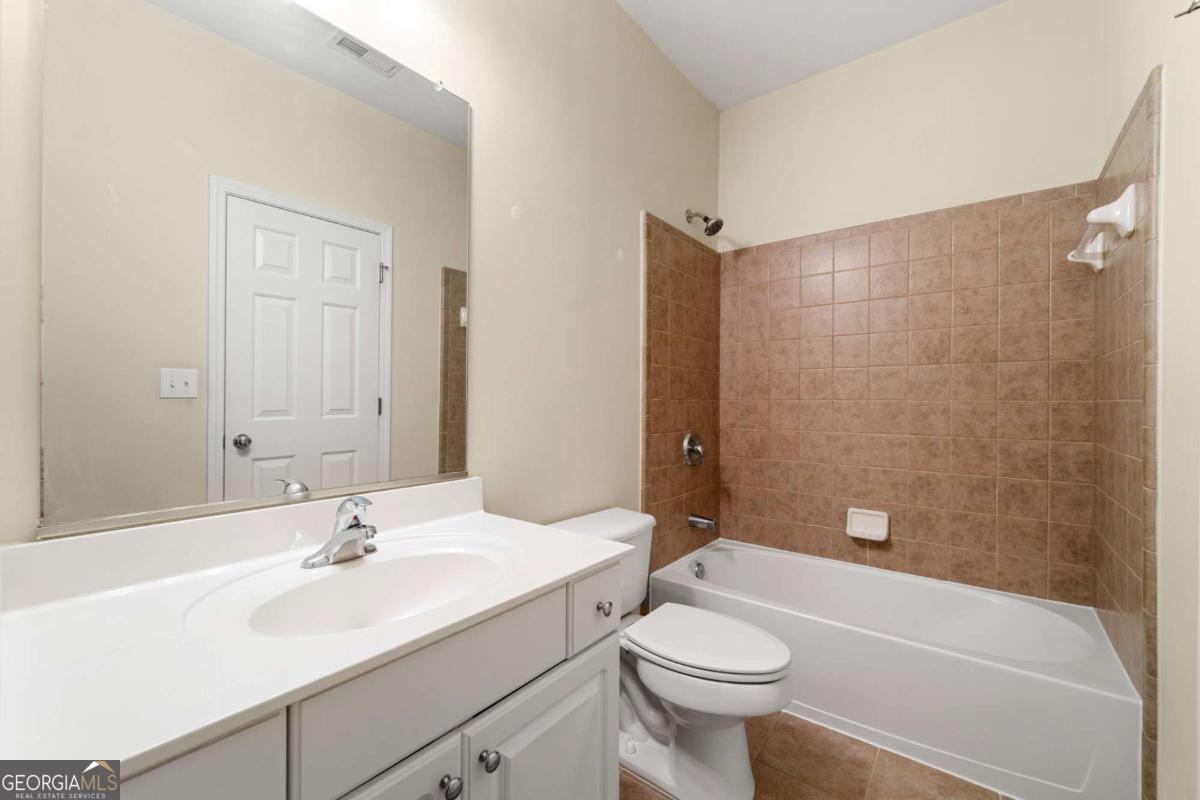 Lakefield Manner - Residential
