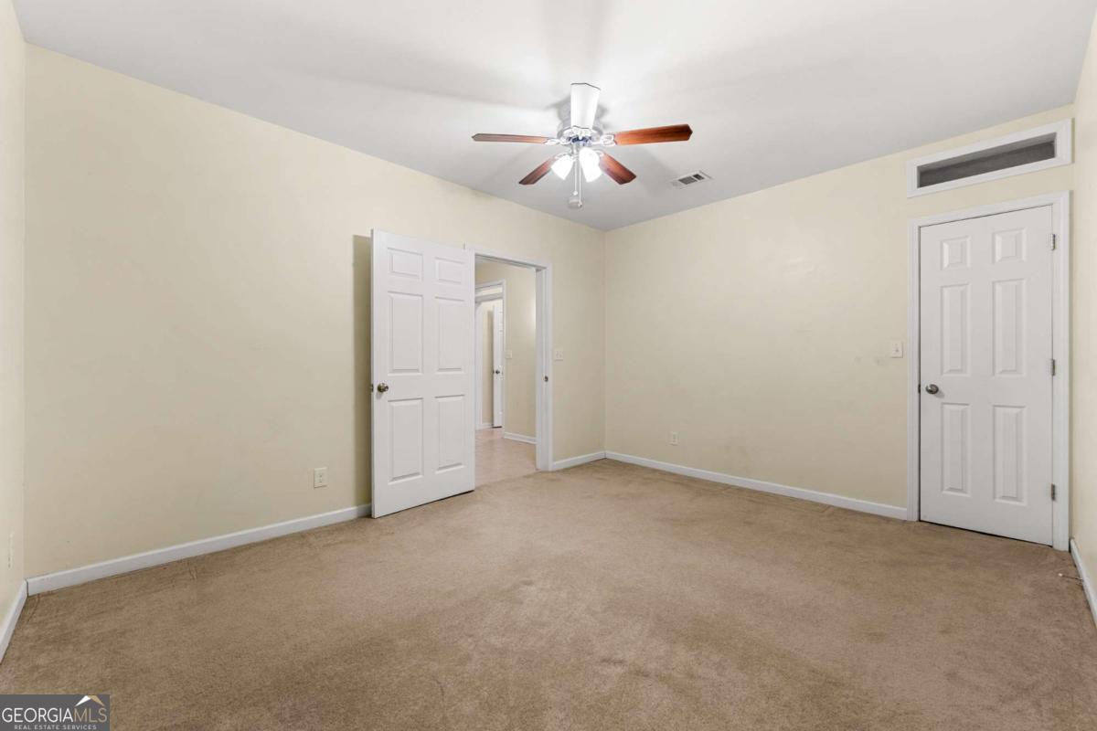 Lakefield Manner - Residential