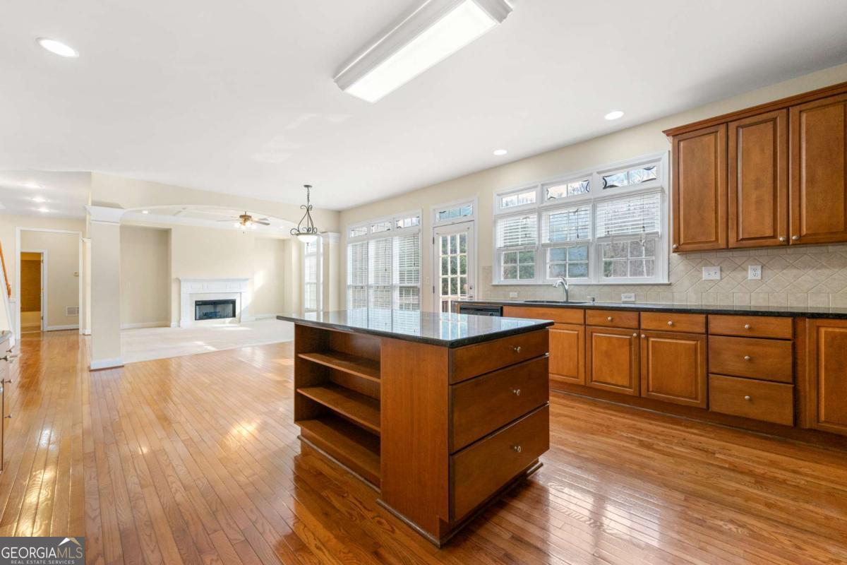 Lakefield Manner - Residential