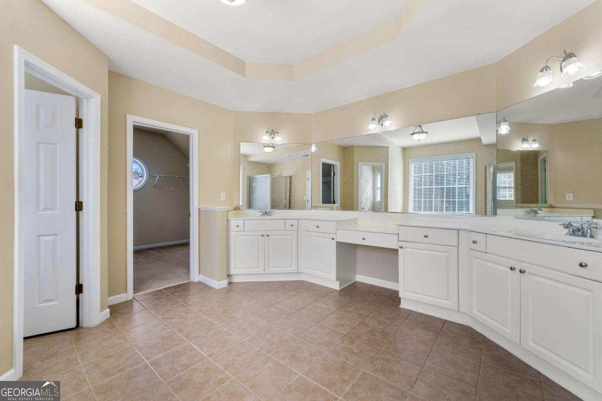 Lakefield Manner - Residential