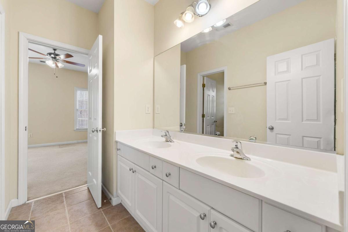 Lakefield Manner - Residential