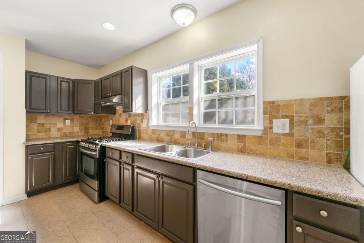 Lakefield Manner - Residential