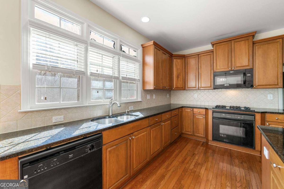 Lakefield Manner - Residential