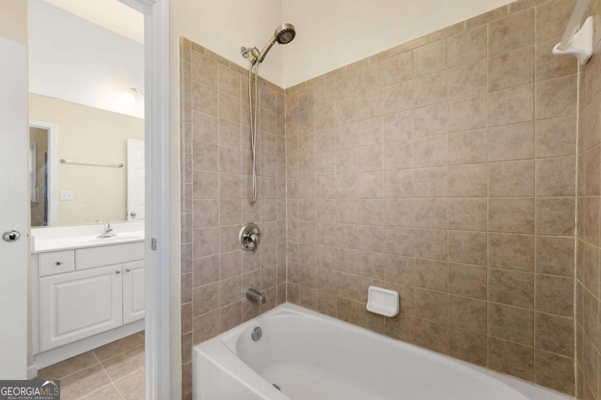 Lakefield Manner - Residential