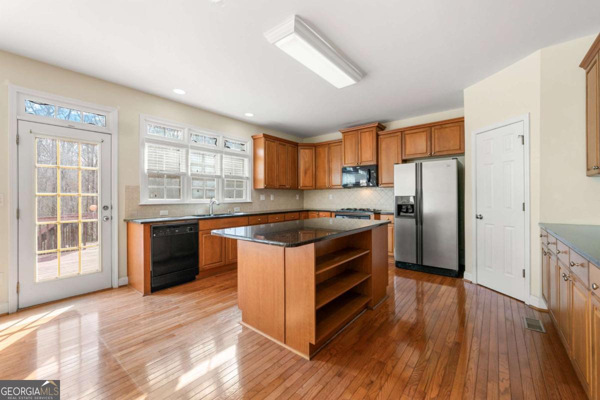 Lakefield Manner - Residential