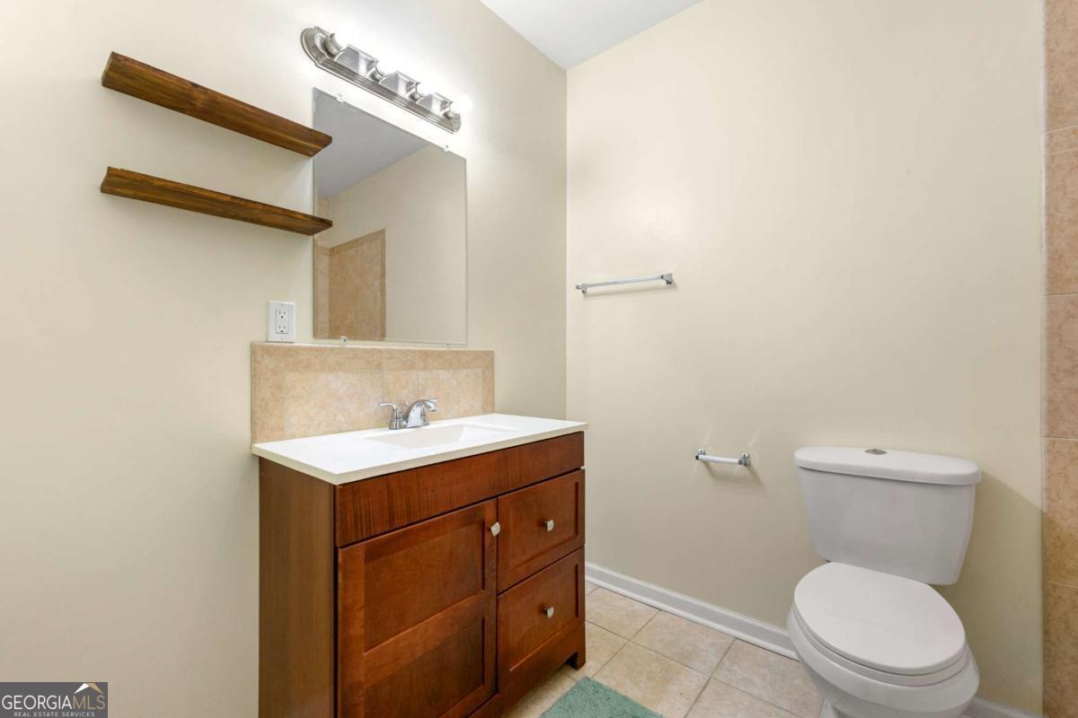 Lakefield Manner - Residential