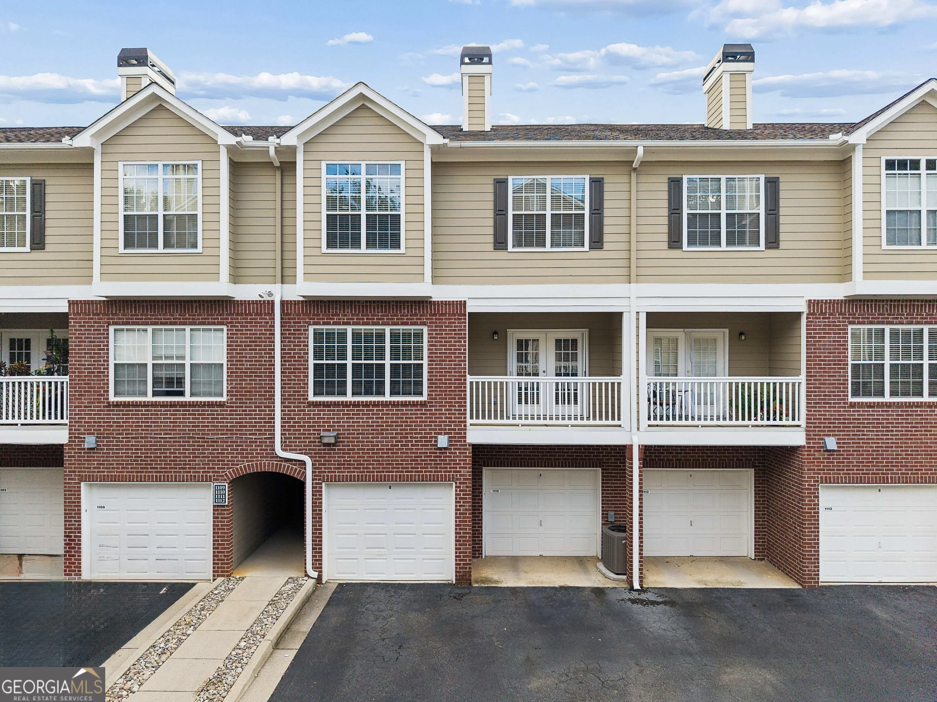 1112 Woodland Lane