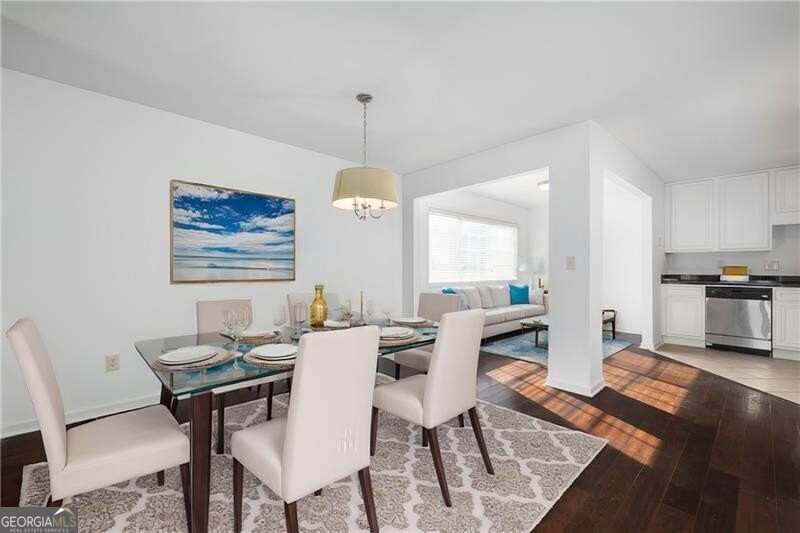 Atlanta, Georgia 30319, United States, 2 Bedrooms Bedrooms, ,3 BathroomsBathrooms,Residential,Active,21229