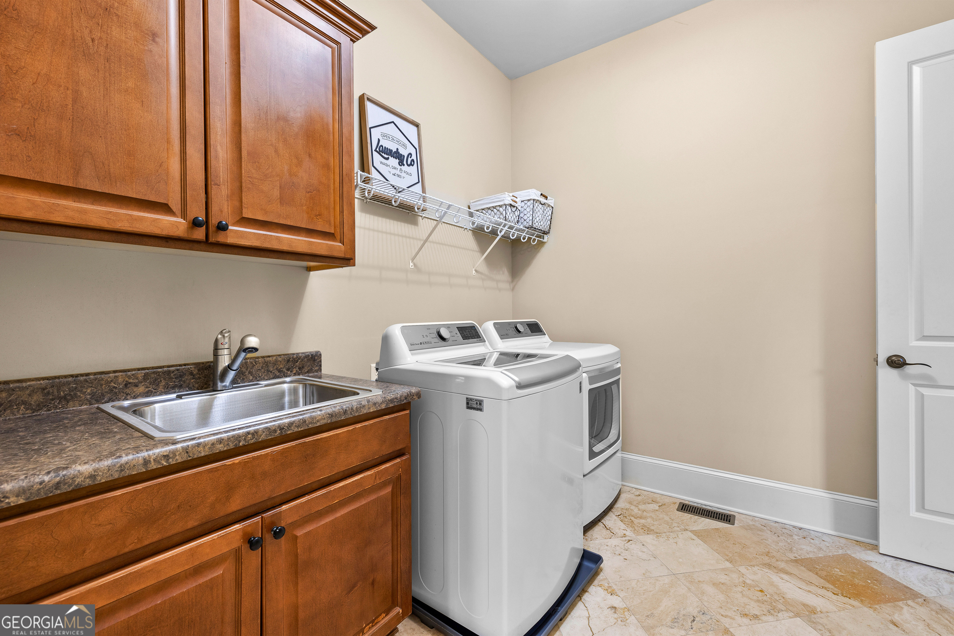 Fayetteville, Georgia 30215, United States, 5 Bedrooms Bedrooms, ,5 BathroomsBathrooms,Residential,Active,248620