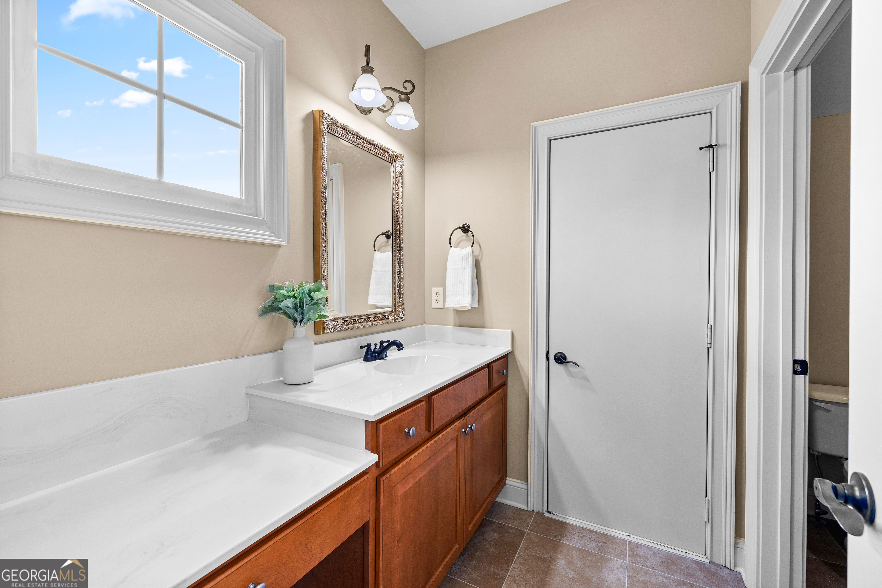 Fayetteville, Georgia 30215, United States, 5 Bedrooms Bedrooms, ,5 BathroomsBathrooms,Residential,Active,248620