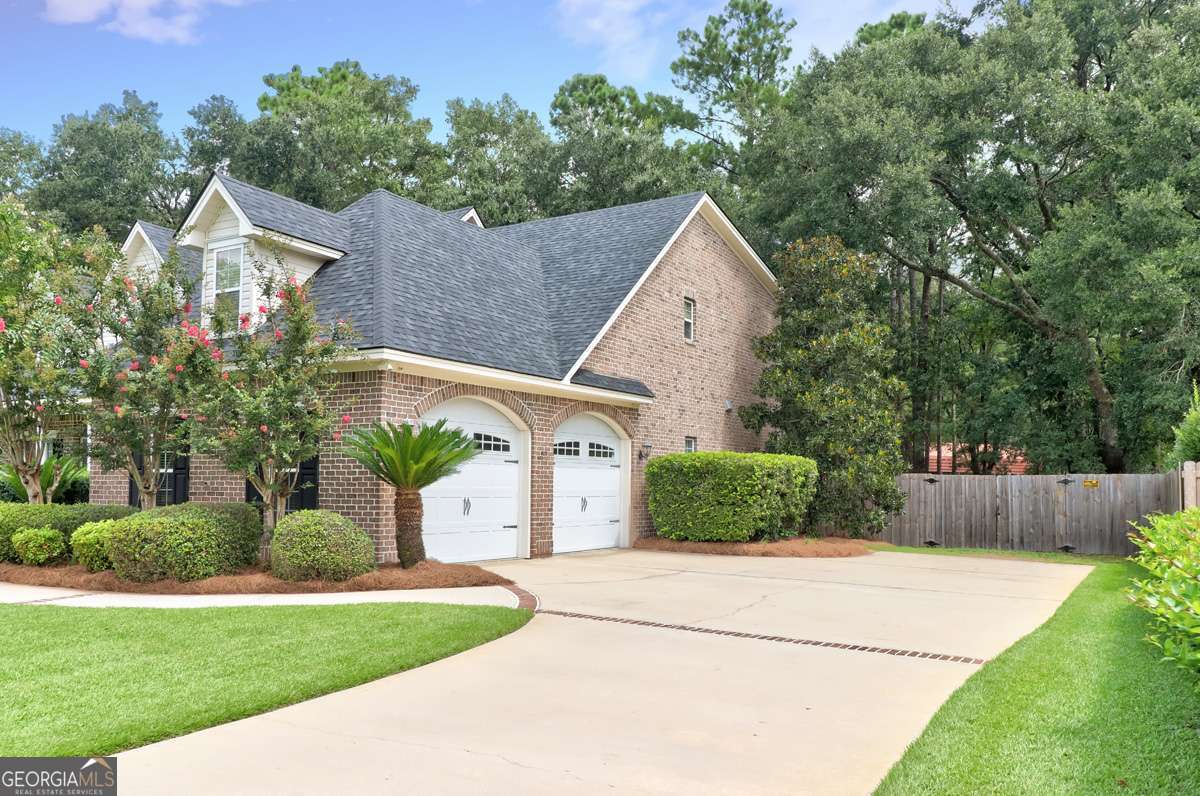 108 Settlers Point DR