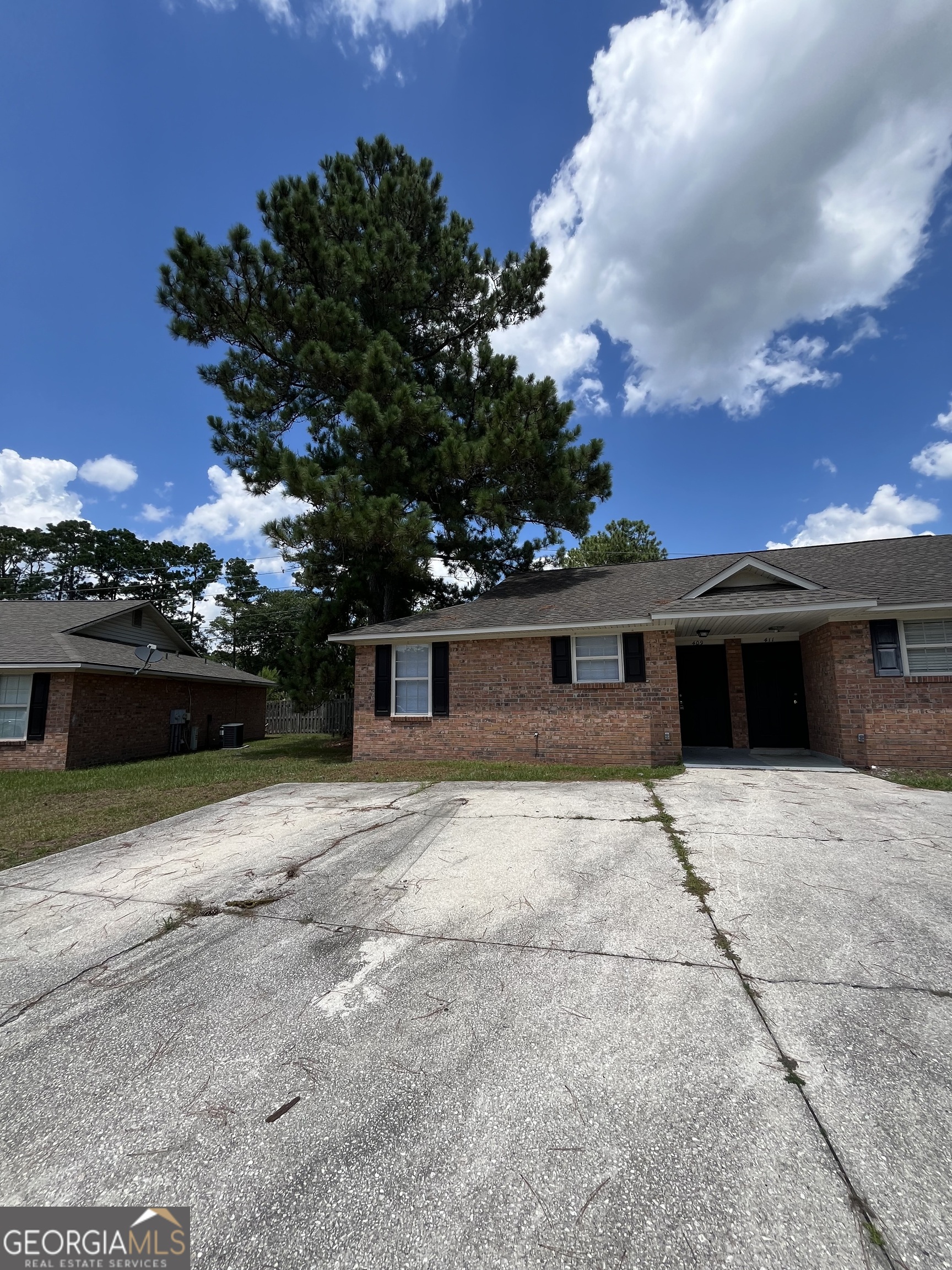 2 bedroom 2 bath duplex for rent in St. Marys Georgia! Resident portal available for 24/7 online access for easy payments and other features. $65 application fee per person over the age of 18. Credit check (minimum 600), income verification (3 times the rent), and clean rental history required during the application process. Completed applications (all documentation included) are processed on a first come basis. Nonrefundable pet fee of $300 per pet with breed restrictions and owner approval. Must also submit updated rabies vaccination records during the application process. Give our office a call today to schedule an appointment. 912-729-6446