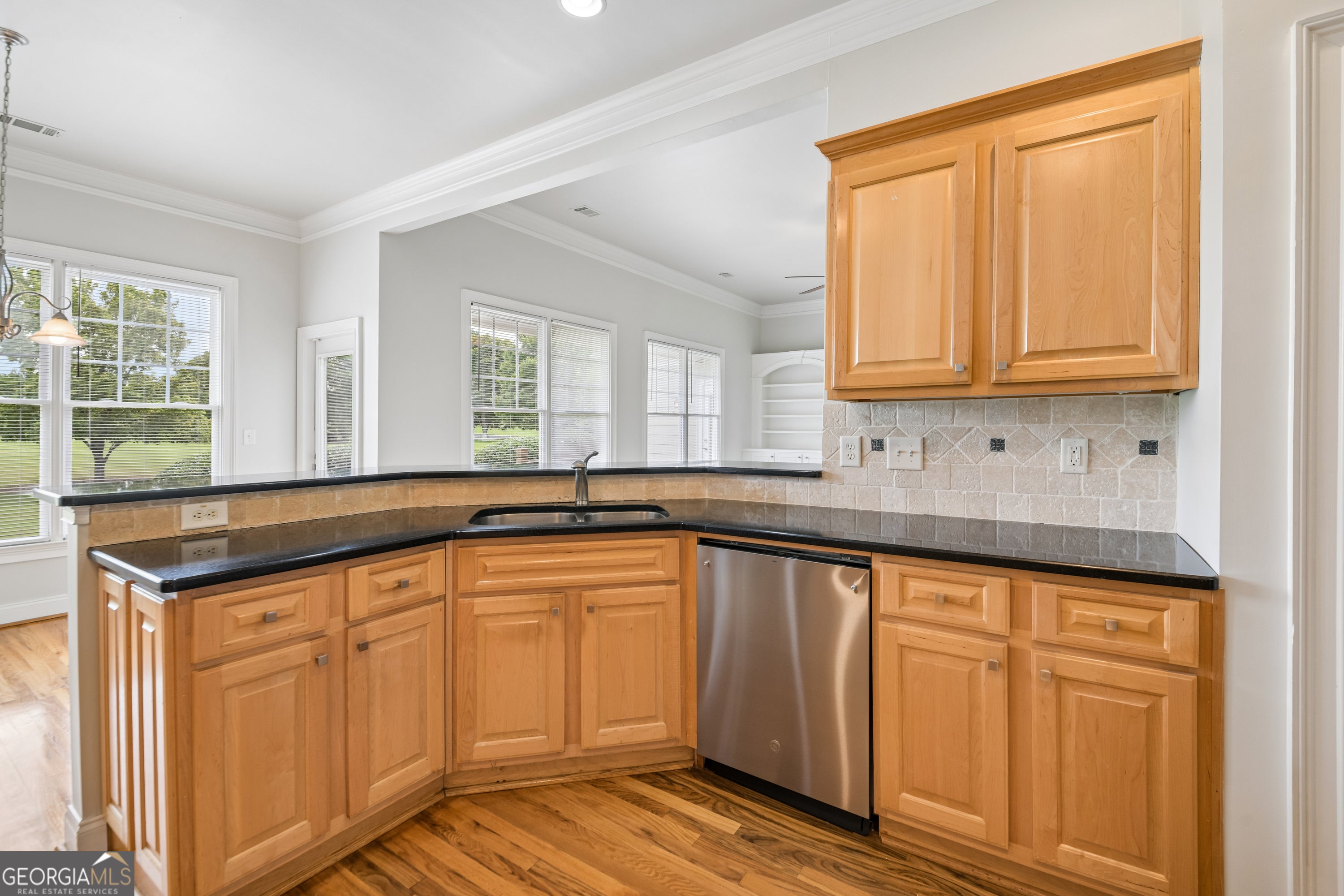 1040 E Magnolia LOOP