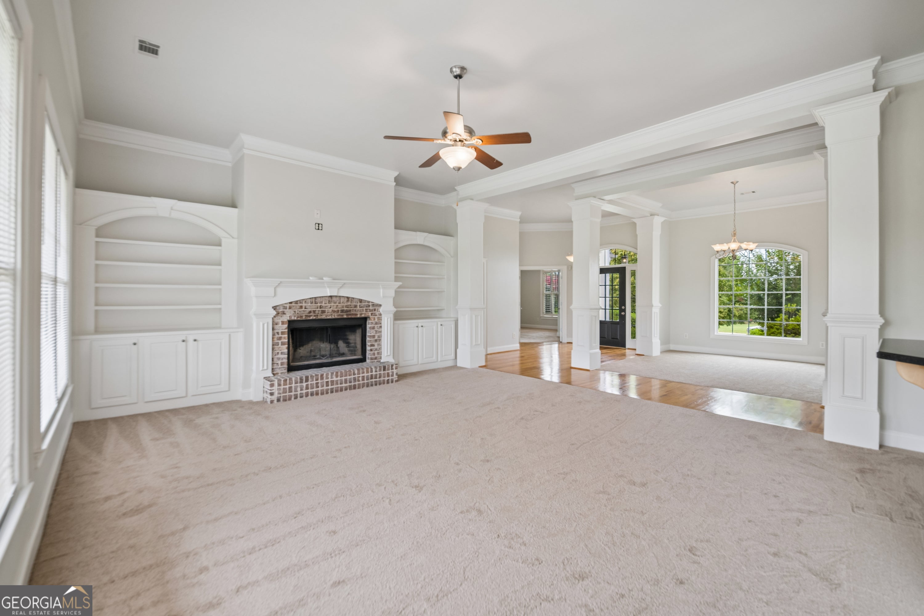 1040 E Magnolia LOOP