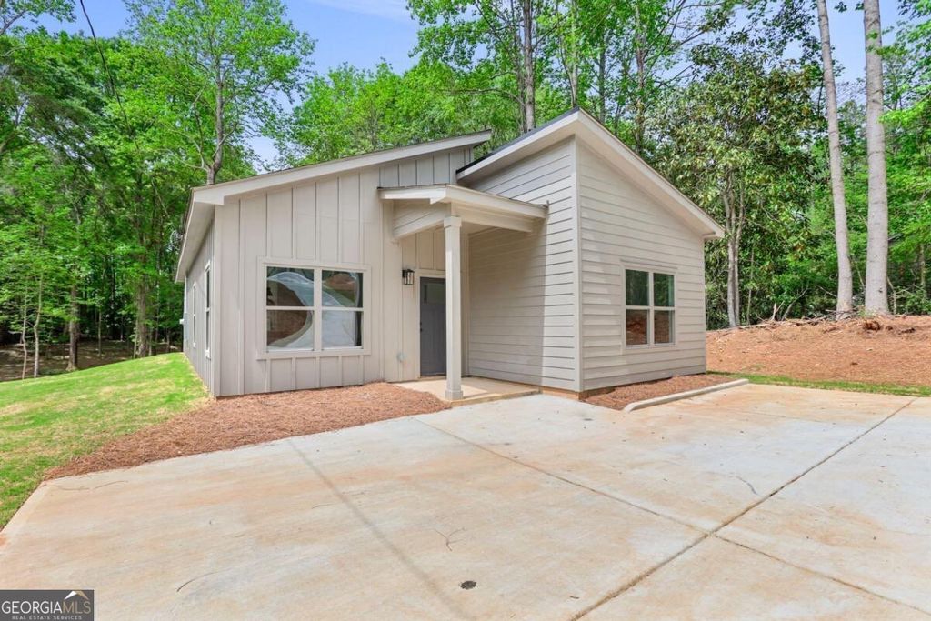 Photo of 150 Lincoln Street, Hogansville, GA 30230 (MLS # 10808281)