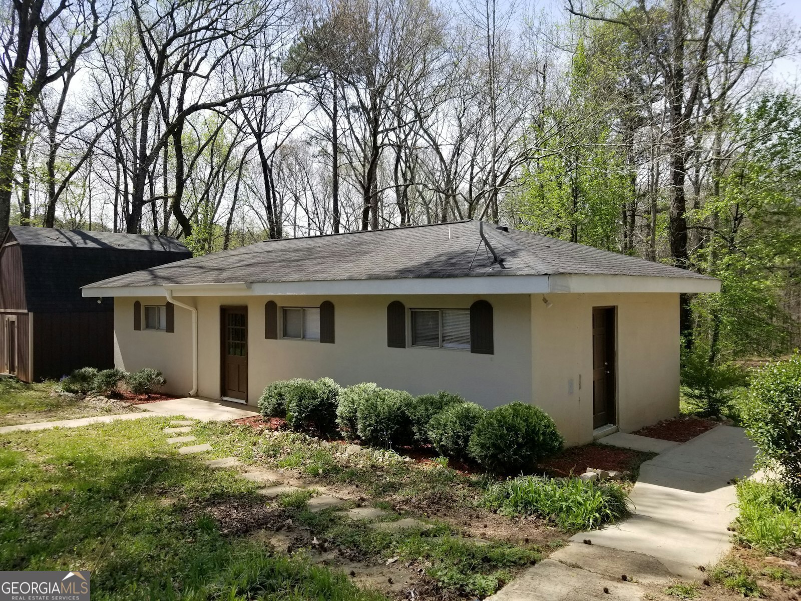 This Ranch Home has Two Bedrooms and 1.5 Baths, tow entrances a seperate private parking space on a shared lot and lots of upgrades. The home is spacious and has 860 sqft-/+