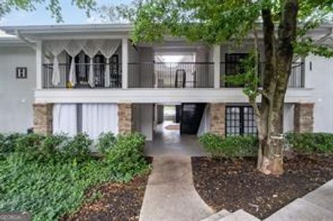 Photo of 1150 Collier Road NW #6H, Atlanta, GA 30318 (MLS # 10680349)