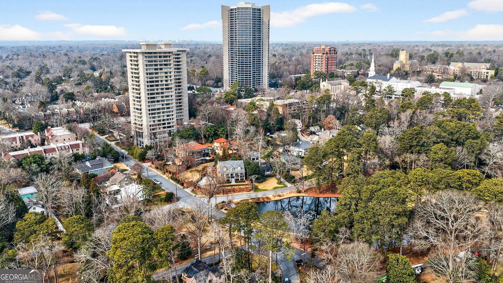 Photo of 2575 Peachtree Road NE #7E, Atlanta, GA 30305 (MLS # 10767349)