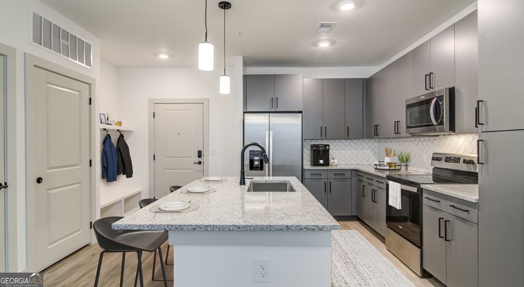 Photo of 1000 Rea Drive #1204, Gainesville, GA 30501 (MLS # 10660947)