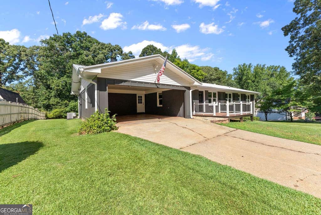 Photo of 5880 Norton Circle, Flowery Branch, GA 30542 (MLS # 10824190)