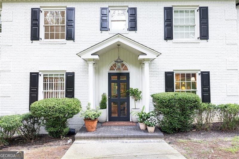 Photo of 1135 Peachtree Battle Avenue NW, Atlanta, GA 30327 (MLS # 10823537)