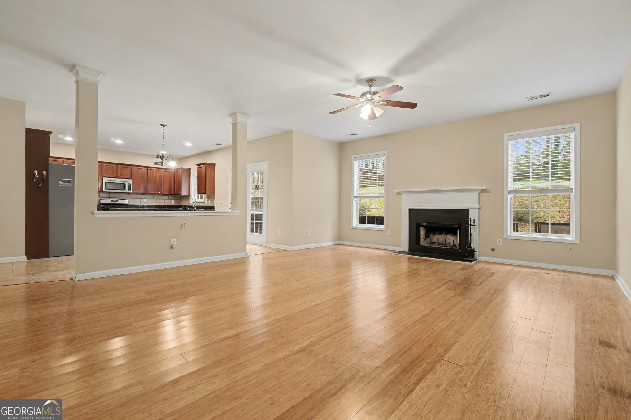 1147 Silvergate LN S