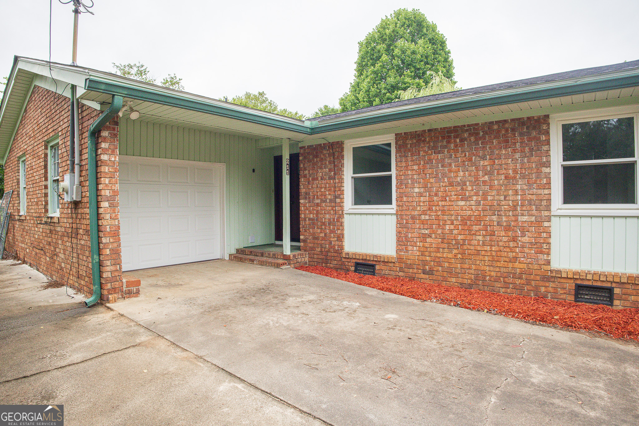 211 Sunnydale DR