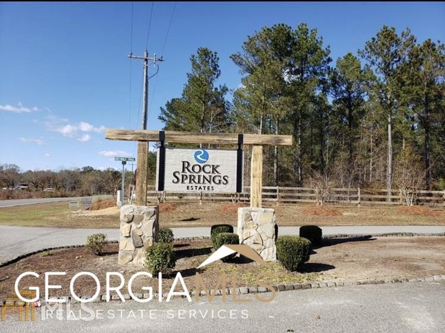 LOOKING FOR SOMEWHERE TO BUILD YOUR DREAM HOME?? This is THE PLACE!! This quiet subdivision is nestled in the county give that perfect county-life feel. Close to the Oconee River with access to the NEIGHBORHOOD BOAT RAMP. Call today for more information. Lot 40 of Rock Springs Estates.