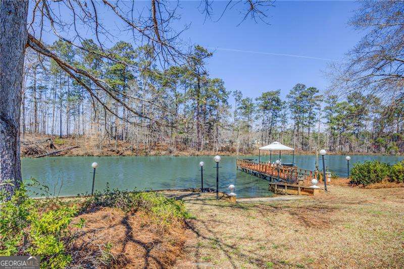 156 Montego Bay RD NW